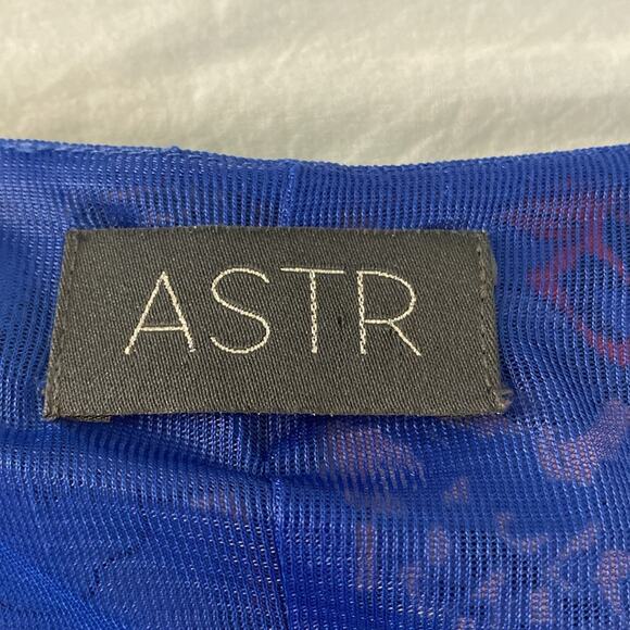 ASTR Blue Red Floral Extended Sleeves V-Neck Boho Swing Dress Tunic Small - Picture 3 of 8